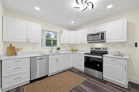 Casa en venta en Tampa, Florida, 4 dormitorios, 156.08 m2 № 2234267 - foto 2