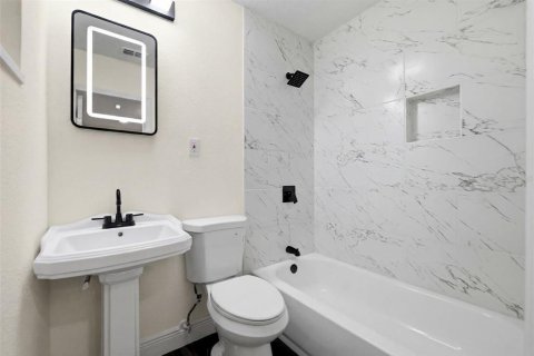 Casa en venta en Tampa, Florida, 4 dormitorios, 156.08 m2 № 2234267 - foto 6