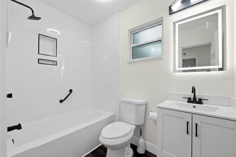 Casa en venta en Tampa, Florida, 4 dormitorios, 156.08 m2 № 2234267 - foto 8