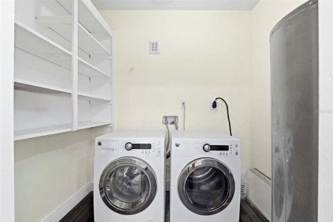 Casa en venta en Tampa, Florida, 4 dormitorios, 156.08 m2 № 2234267 - foto 11