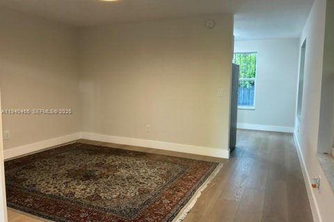 House in Miami, Florida 3 bedrooms, 183.11 sq.m. № 1998388 - photo 3