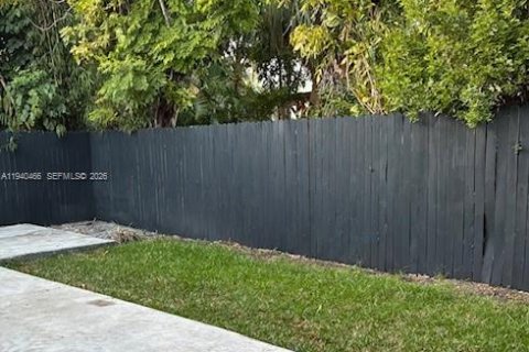 House in Miami, Florida 3 bedrooms, 183.11 sq.m. № 1998388 - photo 16