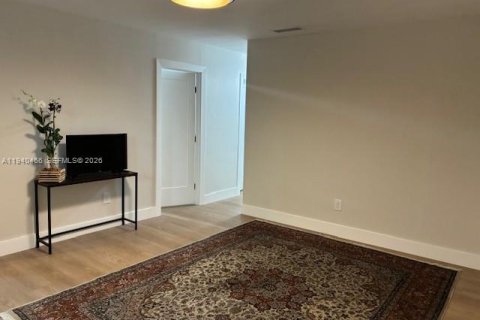 House in Miami, Florida 3 bedrooms, 183.11 sq.m. № 1998388 - photo 2