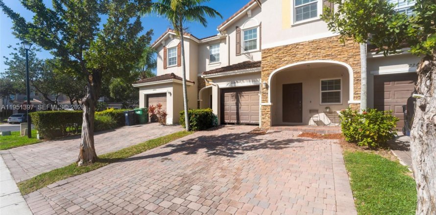 Adosado en Cutler Bay, Florida 3 dormitorios, 162.3 m2 № 2054290