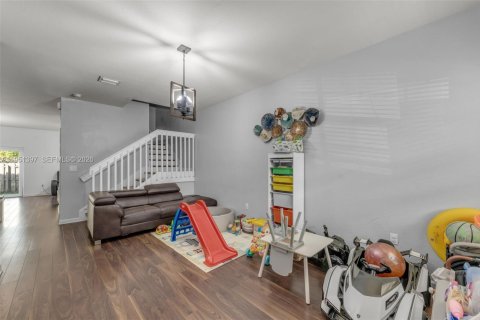 Adosado en venta en Cutler Bay, Florida, 3 dormitorios, 162.3 m2 № 2054290 - foto 6