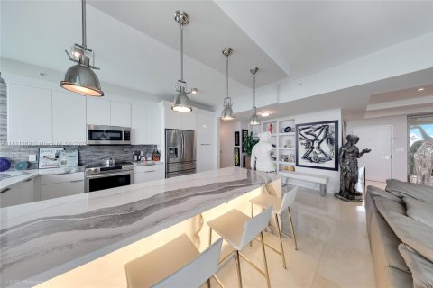 Condo in Miami Beach, Florida, 2 bedrooms  № 1756725 - photo 10