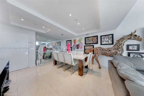 Condo in Miami Beach, Florida, 2 bedrooms  № 1756725 - photo 2