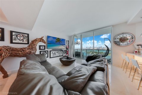 Condo in Miami Beach, Florida, 2 bedrooms  № 1756725 - photo 3