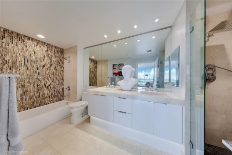 Condo in Miami Beach, Florida, 2 bedrooms  № 1756725 - photo 20