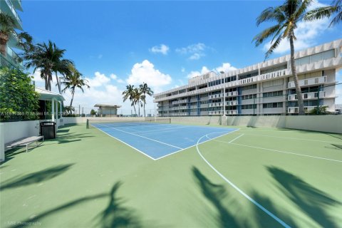 Condo in Miami Beach, Florida, 2 bedrooms  № 1756725 - photo 28