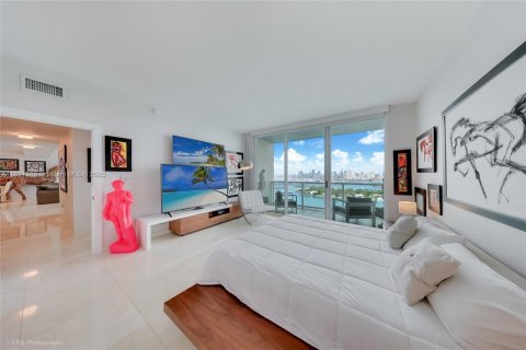 Condo in Miami Beach, Florida, 2 bedrooms  № 1756725 - photo 18