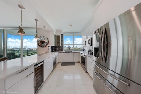 Condo in Miami Beach, Florida, 2 bedrooms  № 1756725 - photo 9