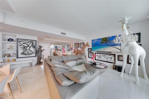 Condo in Miami Beach, Florida, 2 bedrooms  № 1756725 - photo 4