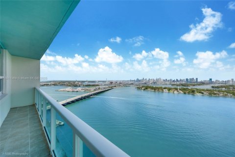 Condo in Miami Beach, Florida, 2 bedrooms  № 1756725 - photo 14