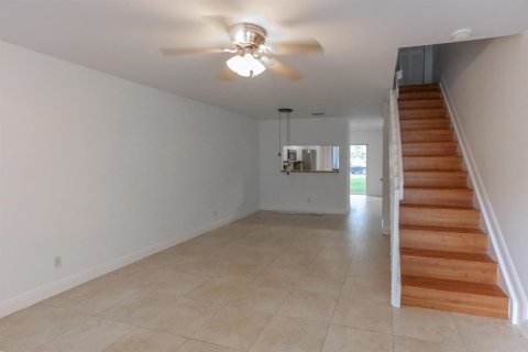 Adosado en venta en Lauderhill, Florida, 2 dormitorios, 113.71 m2 № 2083050 - foto 5