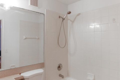 Adosado en venta en Lauderhill, Florida, 2 dormitorios, 113.71 m2 № 2083050 - foto 8