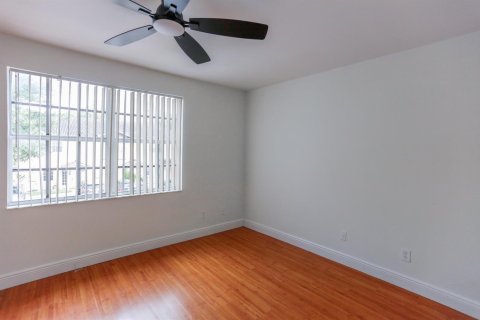 Adosado en venta en Lauderhill, Florida, 2 dormitorios, 113.71 m2 № 2083050 - foto 9