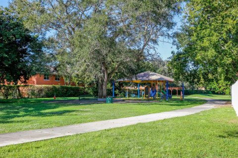 Adosado en venta en Lauderhill, Florida, 2 dormitorios, 113.71 m2 № 2083050 - foto 15