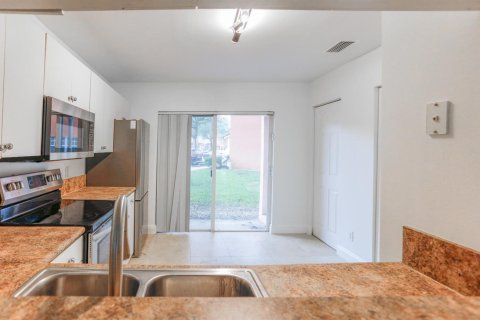 Adosado en venta en Lauderhill, Florida, 2 dormitorios, 113.71 m2 № 2083050 - foto 2