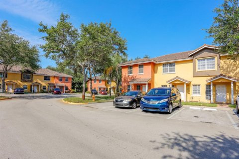 Adosado en venta en Lauderhill, Florida, 2 dormitorios, 113.71 m2 № 2083050 - foto 12