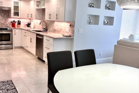 Condominio en venta en Pompano Beach, Florida, 2 dormitorios, 97.55 m2 № 1777569 - foto 4