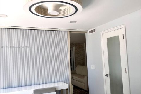 Condominio en venta en Pompano Beach, Florida, 2 dormitorios, 97.55 m2 № 1777569 - foto 27