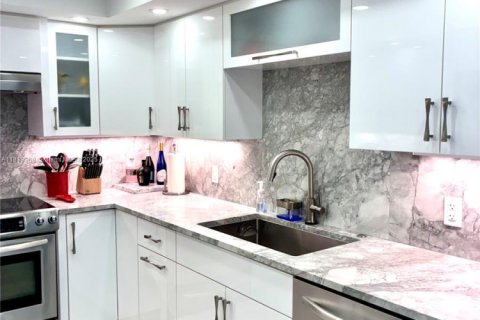 Condominio en venta en Pompano Beach, Florida, 2 dormitorios, 97.55 m2 № 1777569 - foto 3