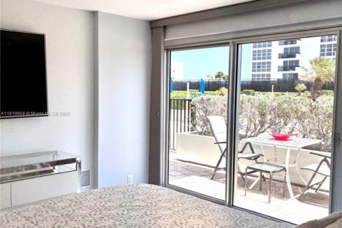Condominio en venta en Pompano Beach, Florida, 2 dormitorios, 97.55 m2 № 1777569 - foto 14