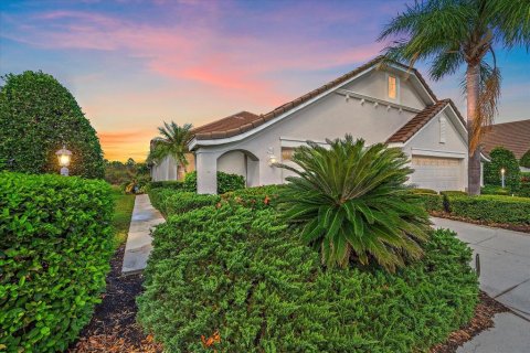 House in Lakewood Ranch, Florida 2 bedrooms, 145.39 sq.m. № 1425909 - photo 1