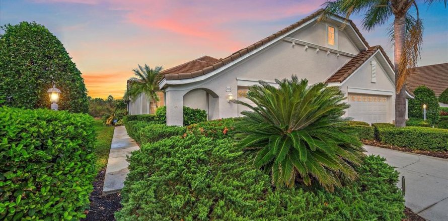 House in Lakewood Ranch, Florida 2 bedrooms, 145.39 sq.m. № 1425909