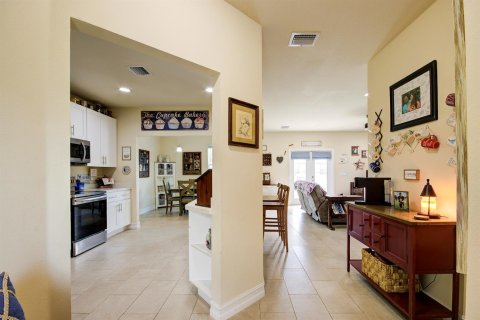 Villa ou maison à vendre à Port St. Lucie, Floride: 4 chambres, 171.22 m2 № 2331363 - photo 3