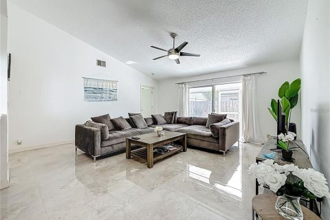 Купить виллу или дом в Олдсмар, Флорида 3 комнаты, 130.99м2, № 2275409 - фото 3