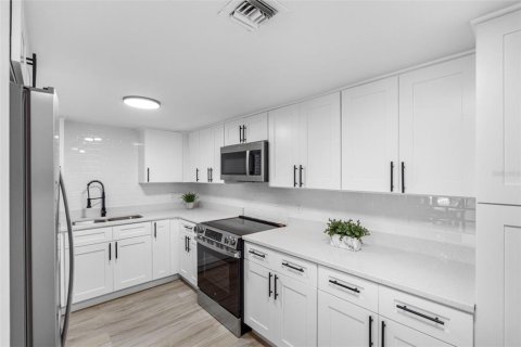 Condominio en venta en Belleair, Florida, 2 dormitorios, 128.67 m2 № 2211039 - foto 13