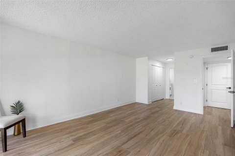 Condominio en venta en Belleair, Florida, 2 dormitorios, 128.67 m2 № 2211039 - foto 17