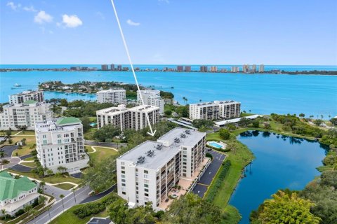 Condominio en Belleair, Florida, 2 dormitorios  № 2211039