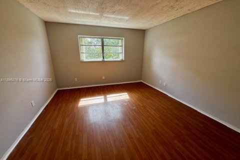 Condominio en alquiler en Miami, Florida, 3 dormitorios, 103.68 m2 № 1950946 - foto 12