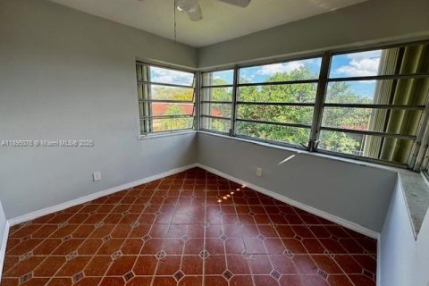 Condominio en alquiler en Miami, Florida, 3 dormitorios, 103.68 m2 № 1950946 - foto 9