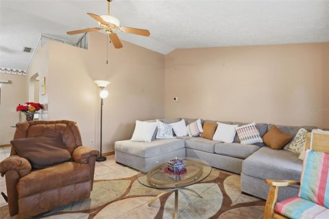 Casa en venta en Deltona, Florida, 3 dormitorios, 175.77 m2 № 2114781 - foto 10