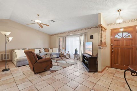 Casa en venta en Deltona, Florida, 3 dormitorios, 175.77 m2 № 2114781 - foto 8