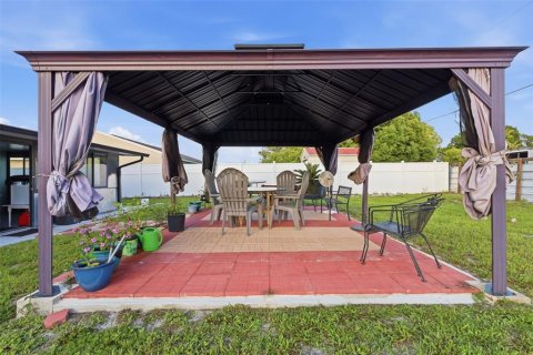 Casa en venta en Deltona, Florida, 3 dormitorios, 175.77 m2 № 2114781 - foto 2