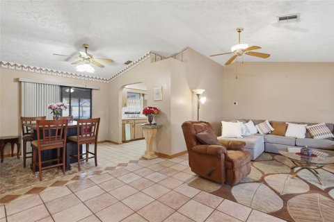 Casa en venta en Deltona, Florida, 3 dormitorios, 175.77 m2 № 2114781 - foto 11