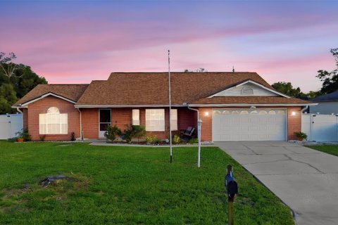 Casa en Deltona, Florida 3 dormitorios, 175.77 m2 № 2114781