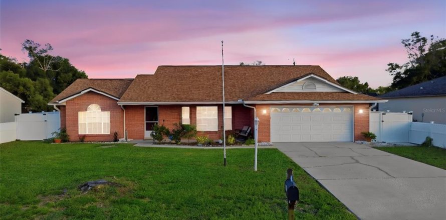 Casa en Deltona, Florida 3 dormitorios, 175.77 m2 № 2114781
