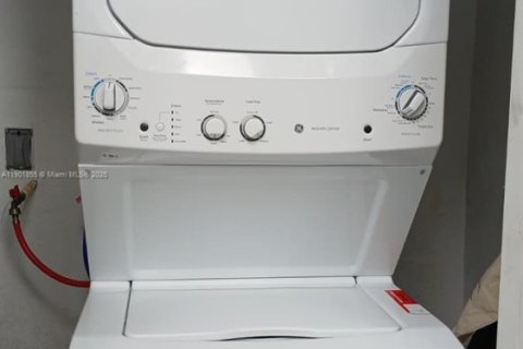 Commercial property in Miami, Florida 1 bedroom № 1951833 - photo 7