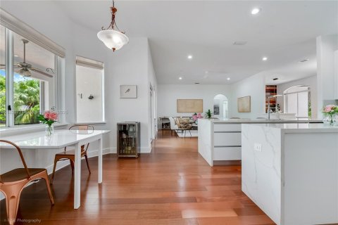 Casa en venta en Palmetto Bay, Florida, 4 dormitorios, 229.19 m2 № 1781884 - foto 4