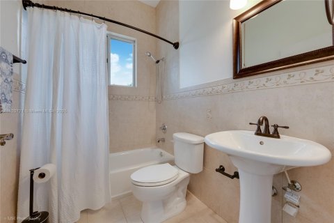 Casa en venta en Palmetto Bay, Florida, 4 dormitorios, 229.19 m2 № 1781884 - foto 17