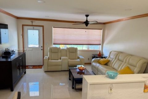 Купить кондоминиум в Уэст-Палм-Бич, Флорида 1 спальня, 52.95м2, № 1972120 - фото 2