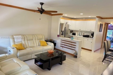 Купить кондоминиум в Уэст-Палм-Бич, Флорида 1 спальня, 52.95м2, № 1972120 - фото 1