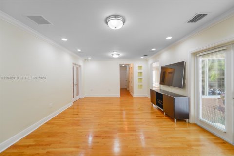 Villa ou maison à louer à Coral Gables, Floride: 4 chambres, 211.17 m2 № 2000156 - photo 14