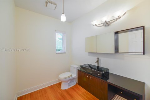 Villa ou maison à louer à Coral Gables, Floride: 4 chambres, 211.17 m2 № 2000156 - photo 30